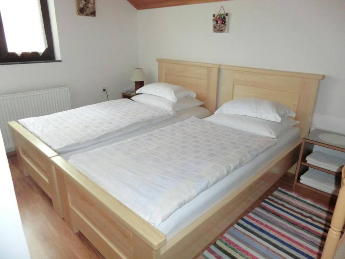 Double room with wooden bed at Pansion Izvor
